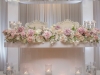 mladenacki sto - elegantna dekoracja mladenackog stola - bele  i roze ruže i hortenzije - setovi svecaIMG-8072