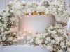 mladenacki sto - pleksiglas sto - sto za dvoje - cvetni venac - luksuzna dekoracija vencanja - belo zlatna dekoracija vencanja  IMG-8078