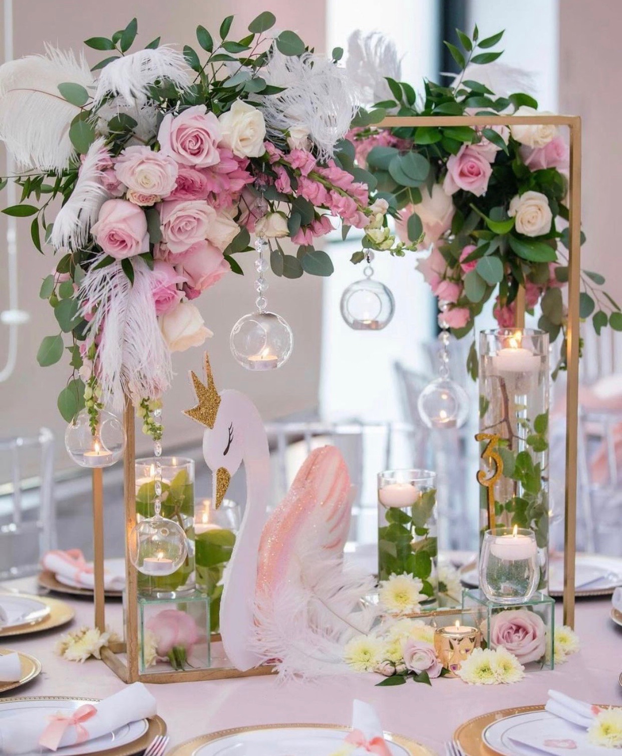 nezna pink cvetna dekoracija stola - dekoracija krstenja IMG-7998