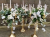 cvetni aranzmani na zlatnim svecnjacima - zelenilo i ruze - dekoracija vencanja IMG-7996