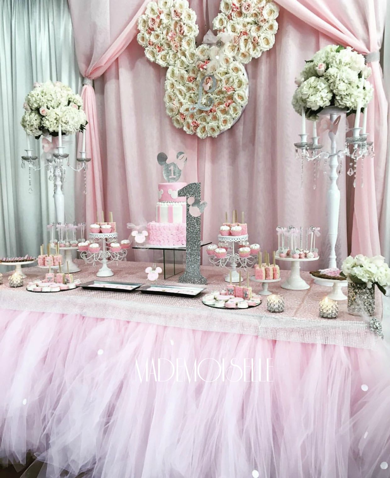 IMG_E4536-slatki sto-dekoracija rodjendana-dekoracija za krstenje-kolacici-nezno roze zlatna dekoracija slatkog stola- ruze