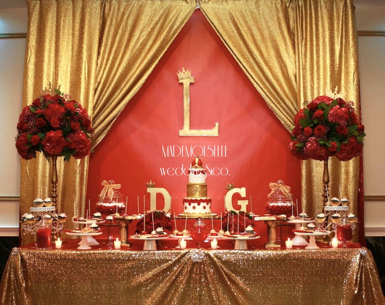 IMG_E4539-slatki sto-dekoracija rodjendana-dekoracija za svadbe-kolacici-crveno zlatna dekoracija slatkog stola