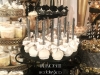 Slatki sto-dekoracija za slatki sto-dekoracija slatkog stola-kolaci-cupecakes-crno zlatna dekoracija slatkog stola-muffins-cakepops-dekoracija krstenja-slatki sto nis