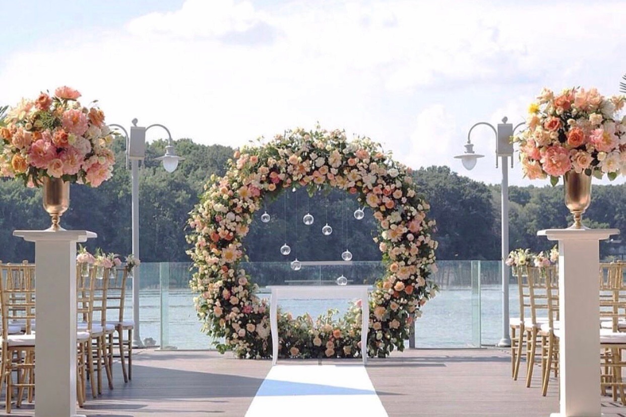 dekoracija svadbenog oltara - dekor dela za vencanje - luskuzna dekoracija vencanja - cvetni prsten - pozadina za vencanje - pozadina za fotografisanje IMG-8096
